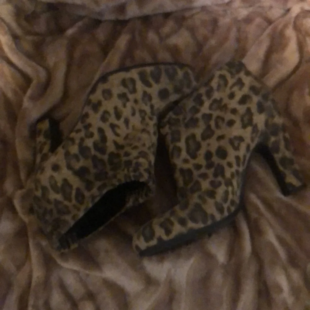 Woman’s Sam & Libby fall animal print slip on fur pump booties - Picture 10 of 10